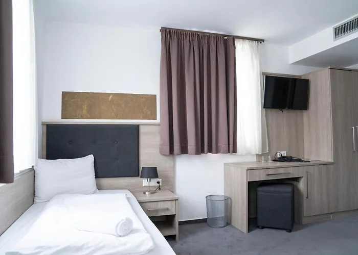 Alpha & Omega Hotel