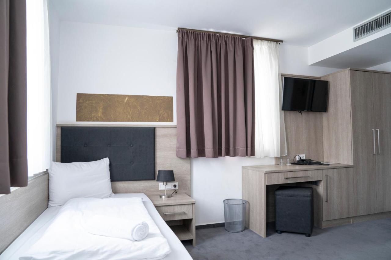 Alpha & Omega Hotel 3*