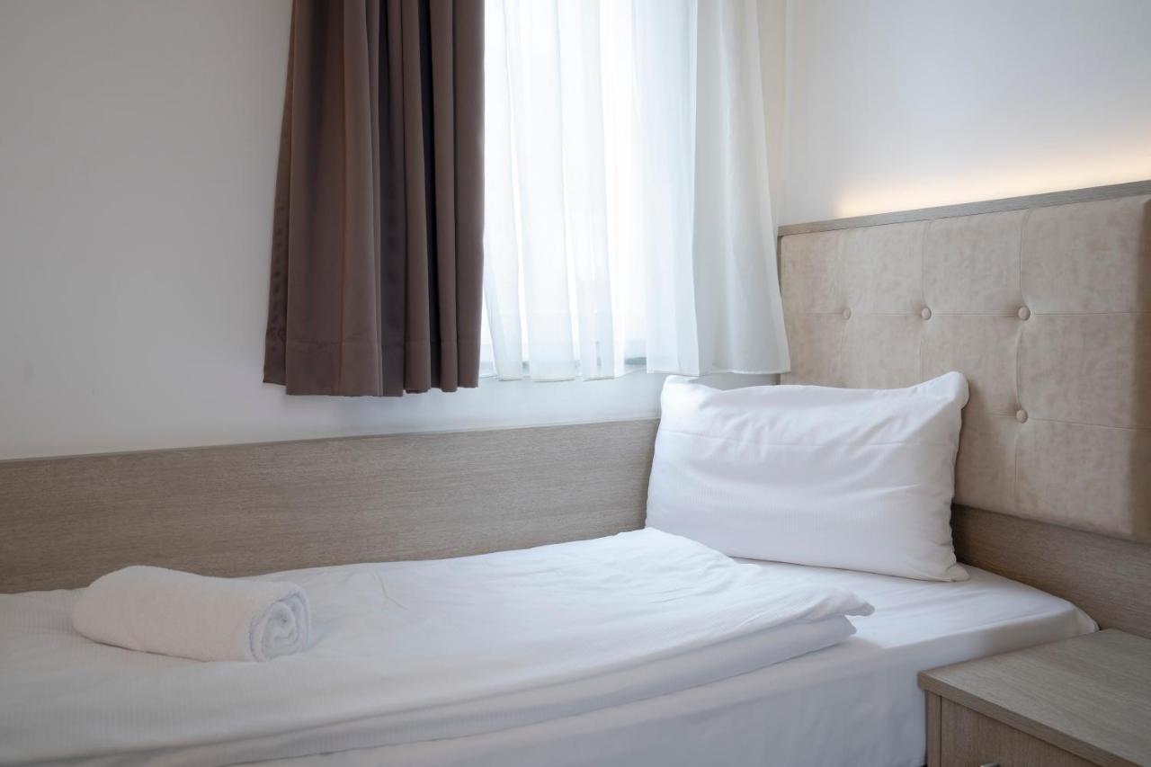 Alpha & Omega Hotel