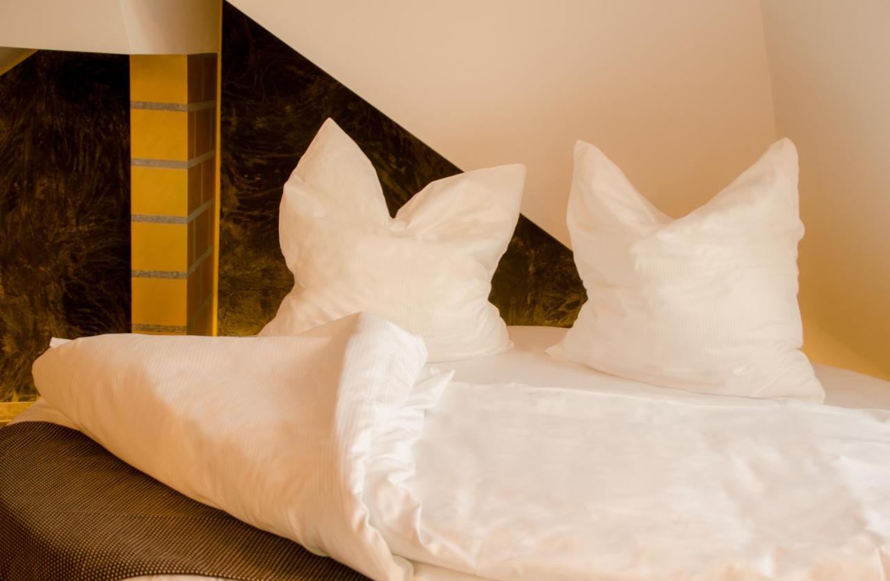 Alpha & Omega Hotel